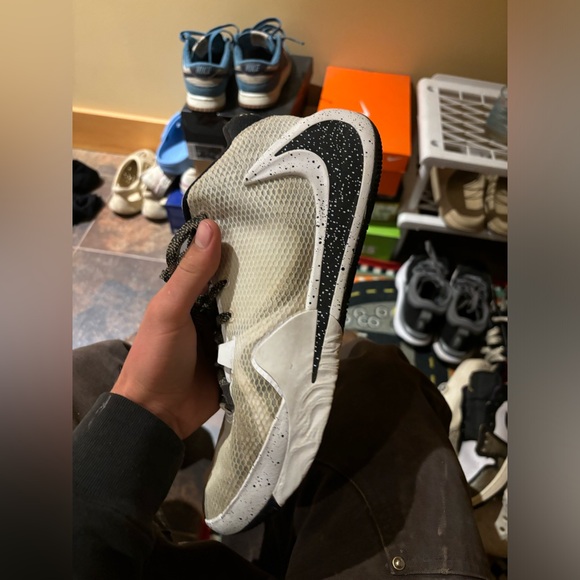 Gianni’s basketball shoes - Picture 3 of 7